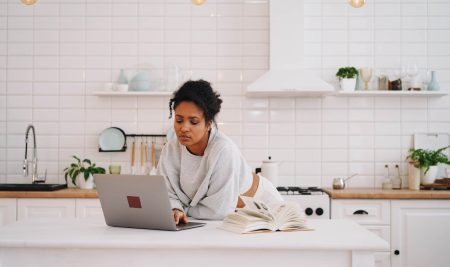 Imparare l’inglese online: pro e contro di questa scelta